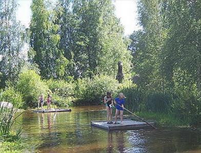 Top Camping Visulahti - 3х звездочный кемпинг расположенный на озере Saimaa. Большая детская площадка, парк развлечений Dinosauria, бассейн, сауна, музей восковых фигур, ресторан и многое др. 