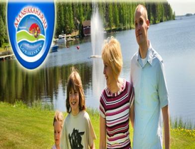 Mansikkaharjun LomakeskusCamping - Leppävirta-4х звездочный кемпинг расположенный на озере Kalmalahti. Каноэ, велосипеды, пляжный волейбол, кафе, сауна и многое др.